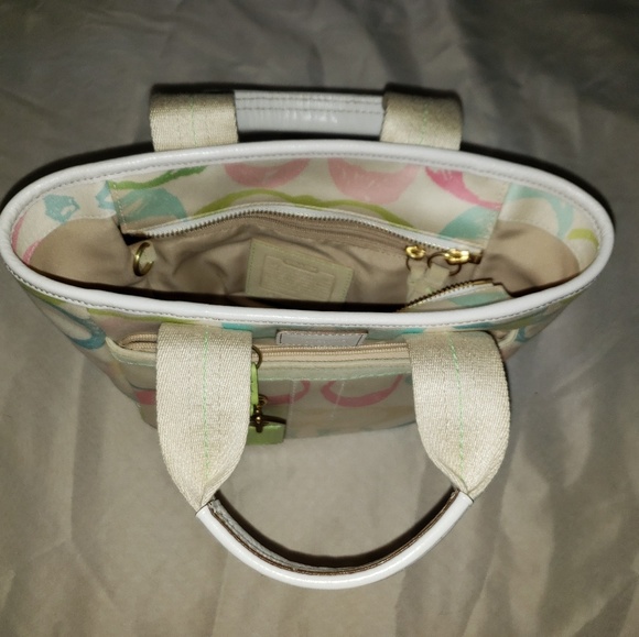 Coach Hamptons Scribble Tote No. M05M-201 - Picture 3 of 4